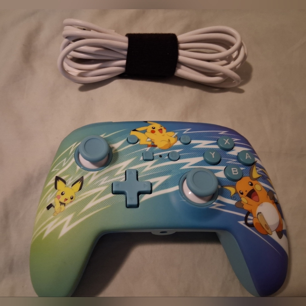 Nintendo Switch Wired Controller Pikachu Evolution. - Picture 2 of 5